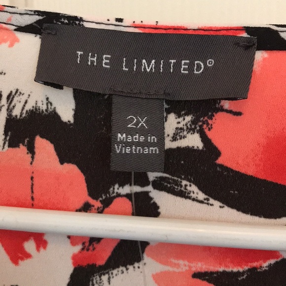 New Women’s top. - Picture 2 of 3